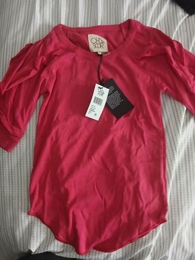 Chaser Red Scoop Neck Three-Quarter Sleeve Tee